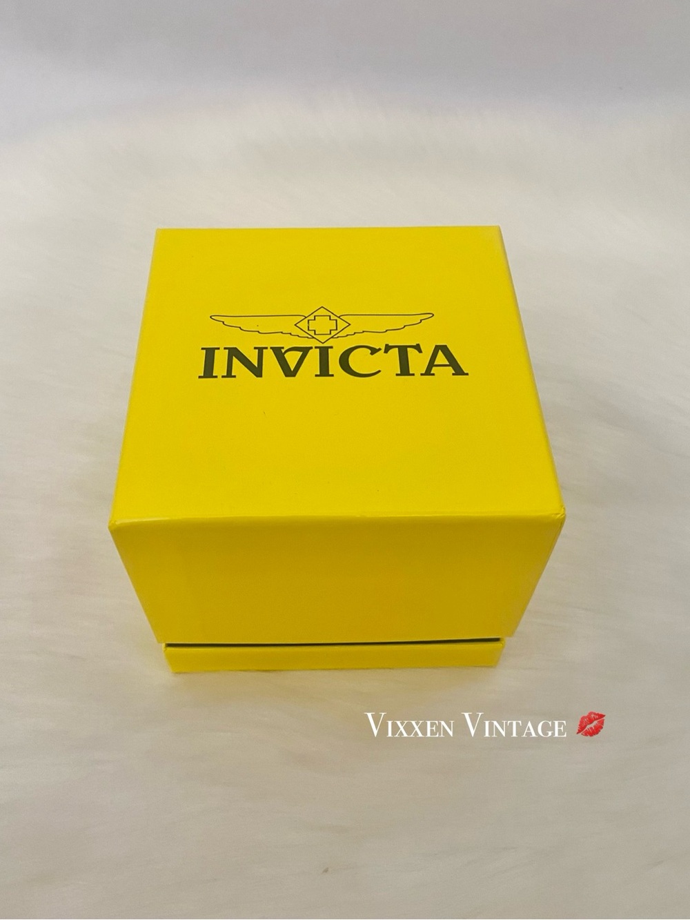 INVICTA 1-SLOT FOAM LINED PAPER GIFT BOX IN YELLOW/BLACK
